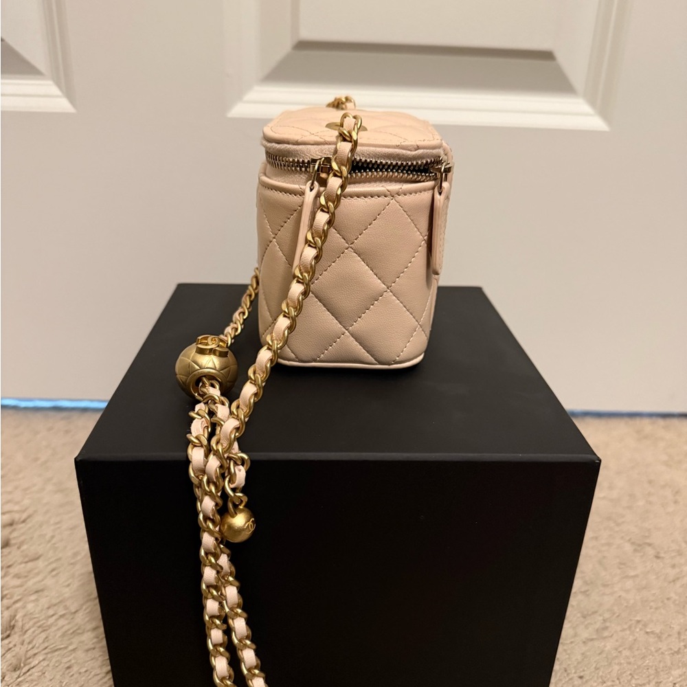 Chanel Small Vanity with Gold Chain - Picture 2 of 7